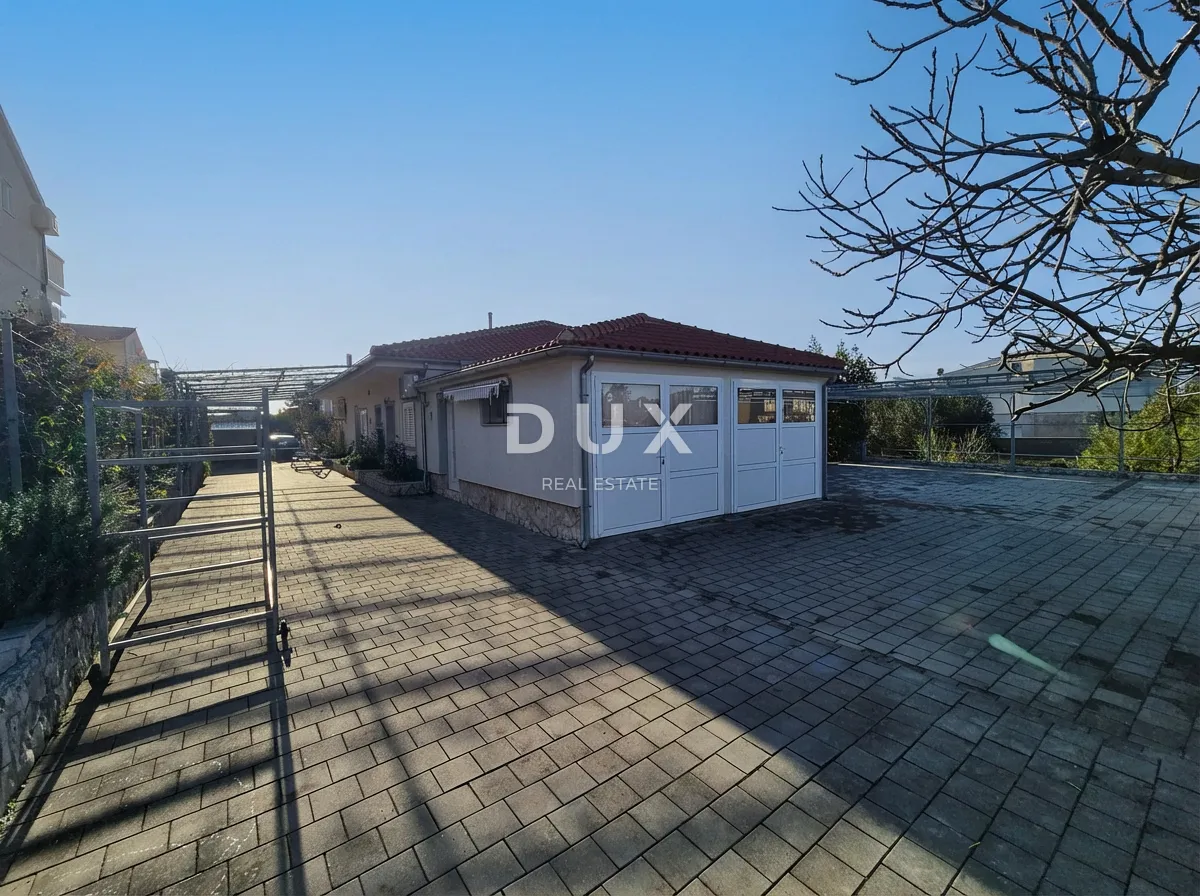 šibenik, pirovac – kuća s 3 stana i dvorištem, 300 m od mora - slika 4