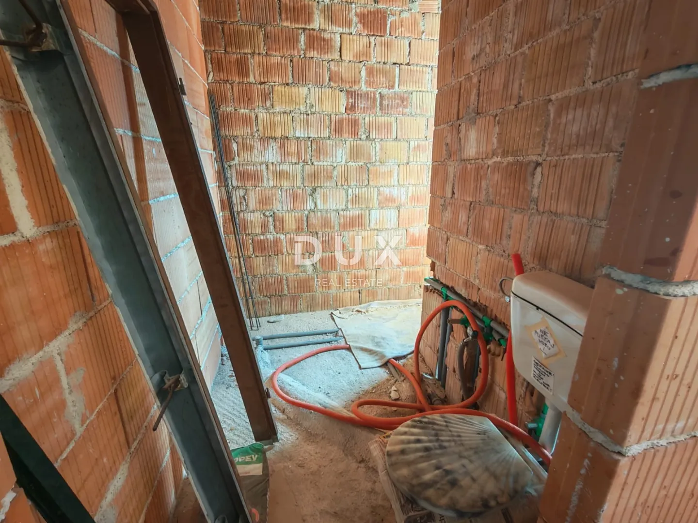 istra, pula - kuća 250m2, 700m od mora - slika 16
