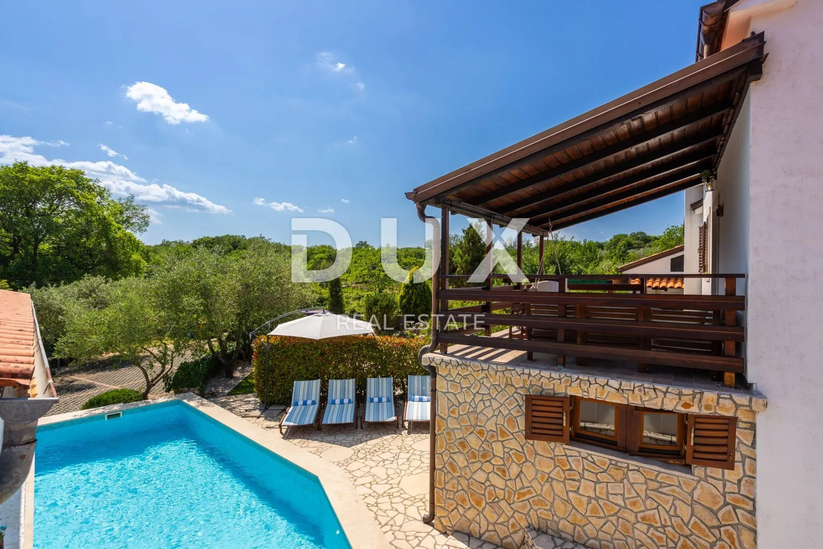 otok krk, vrbnik (okolica) - prilika! kuća s bazenom i jacuzzijem - slika 5