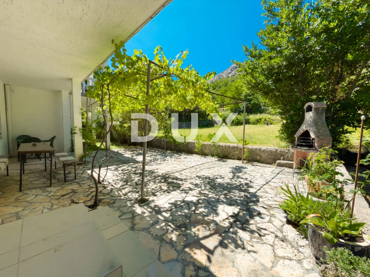 otok krk, baška - kuća s 5 apartmana i velikom okućnicom - slika 2