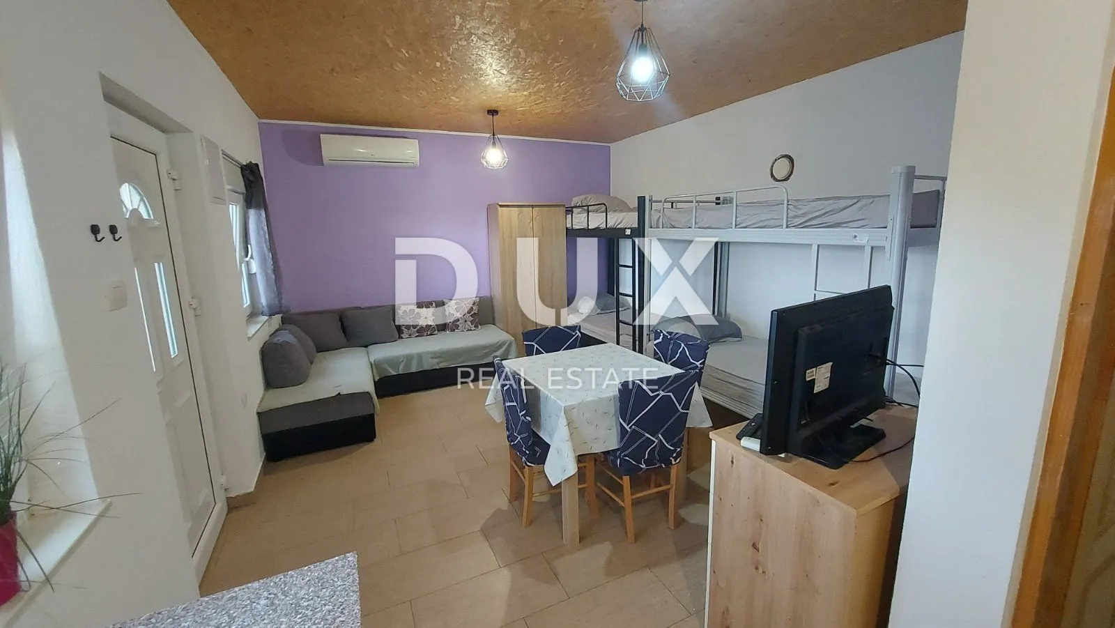 RIJEKA, KUKULJANOVO- samostojeći objekt (kućica) 30 m2, najam za 4 osobe, 250 EUR po osobi - Kukuljanovo, Bakar