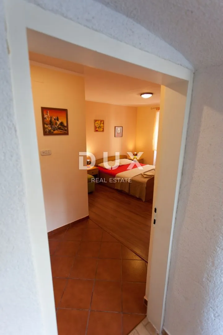 otok cres, grad cres - stara jezgra kuća, restaurant, dvoetažni stan, apartmani - slika 10