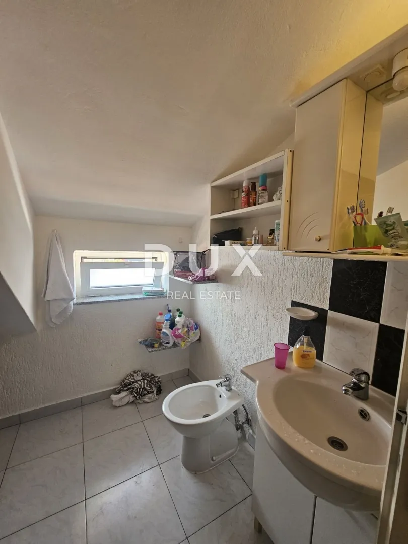 rijeka, škurinje - stan sa dva odvojena apartmana sa čak 5 spavaćih soba - slika 13