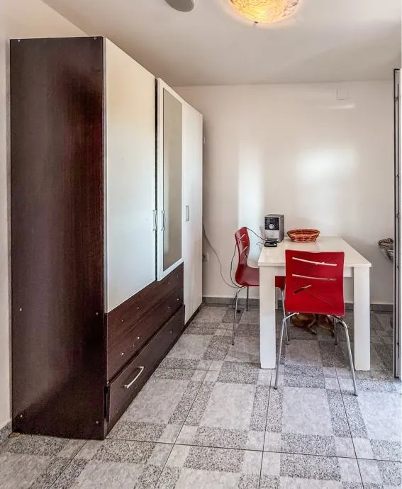 rijeka, bulevard– stan 1s+db s korištenjem ograđene okućnice (prodaja) - slika 8