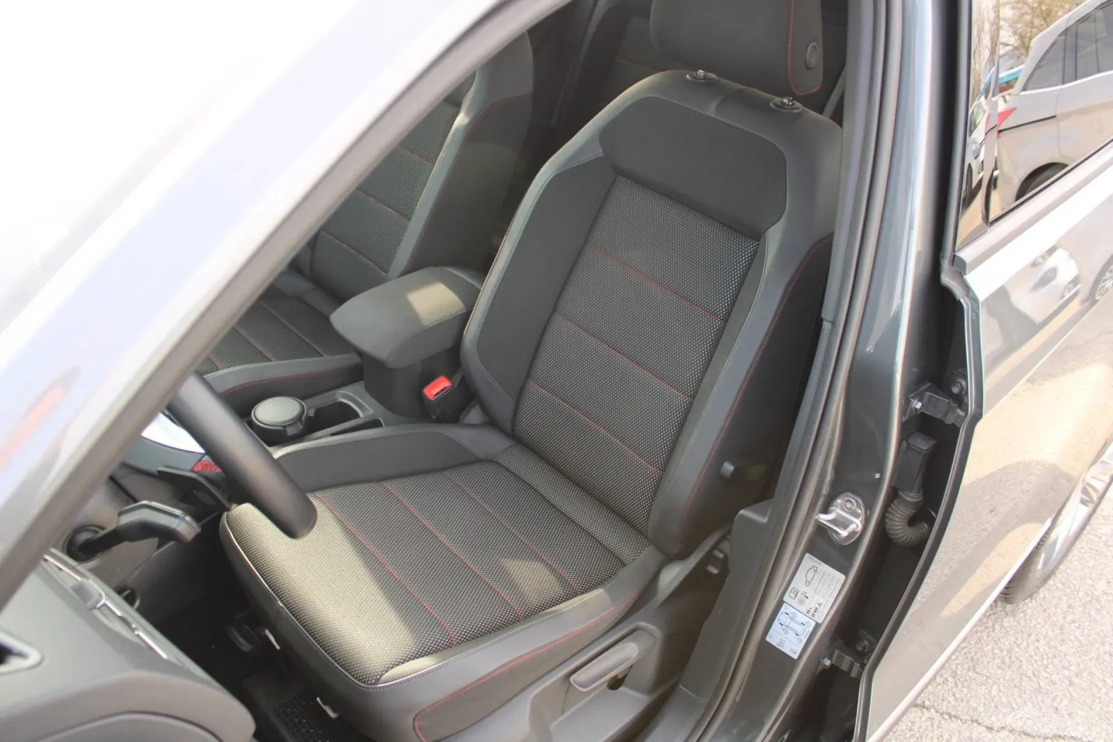 vw t-roc 2.0 tsi dsg 4motion sport *panorama,beats,kamera* - slika 10