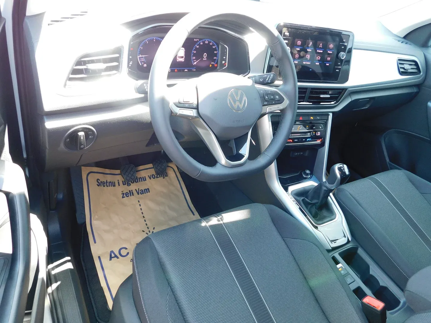 12834 volkswagen t-roc 1.0 tsi 4life - slika 9