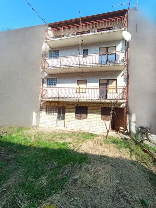 Kuća: Zagreb (Trnovčica), 300.00 m2 = 4 etaže / stana (prodaja)
