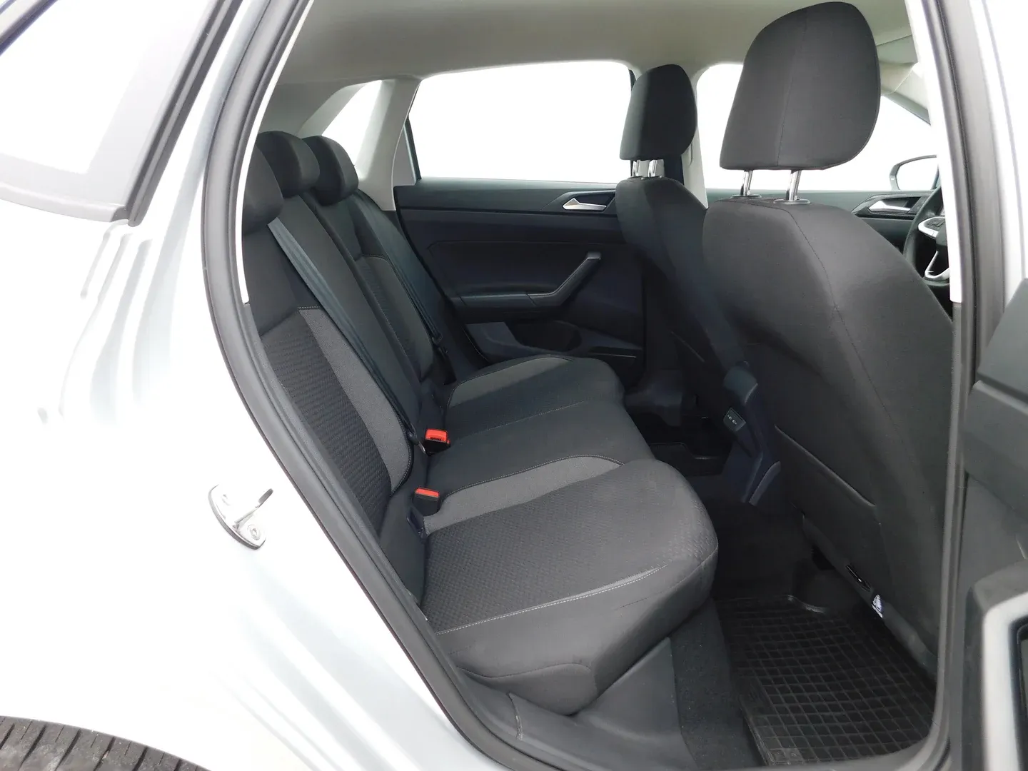 10166 volkswagen polo 1.0 tsi life - slika 13