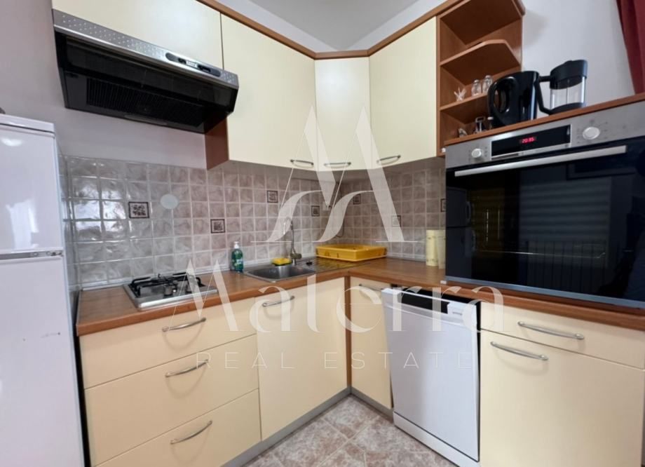 murter, 2-soban stan - 80,05m2 sa terasom, parking, 40om od centra - slika 9