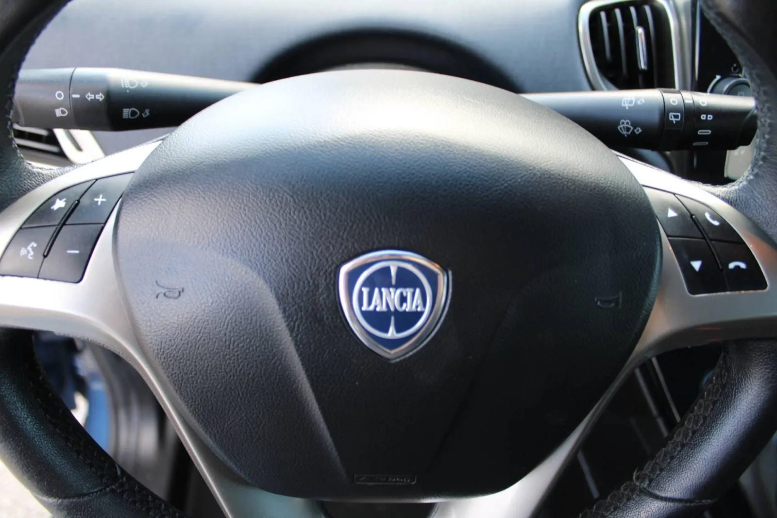lancia y 1.0 hybrid - slika 10