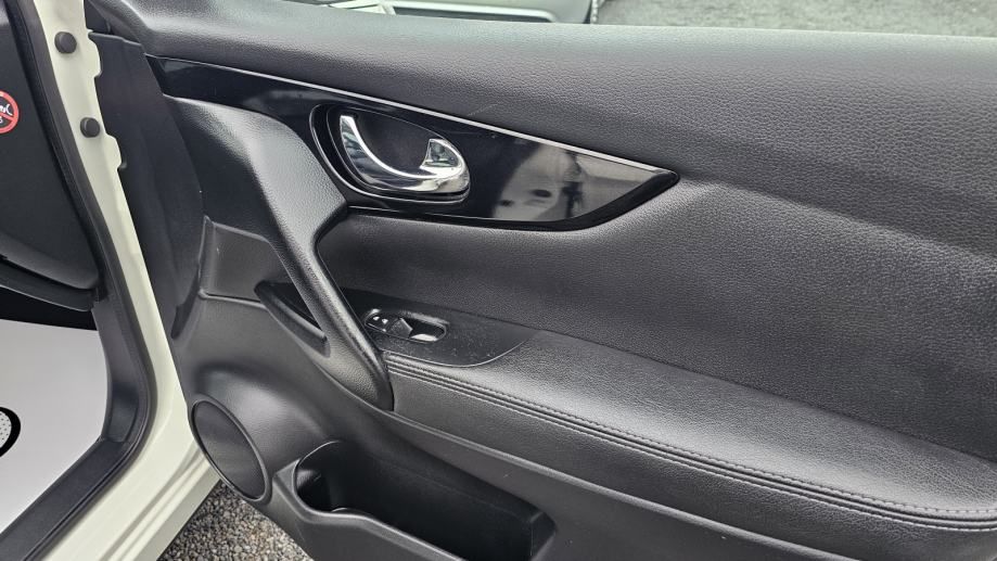 nissan qashqai1,6 dci,klima,panorama,navigacija,koža,kamera 360,alu 18 - slika 16