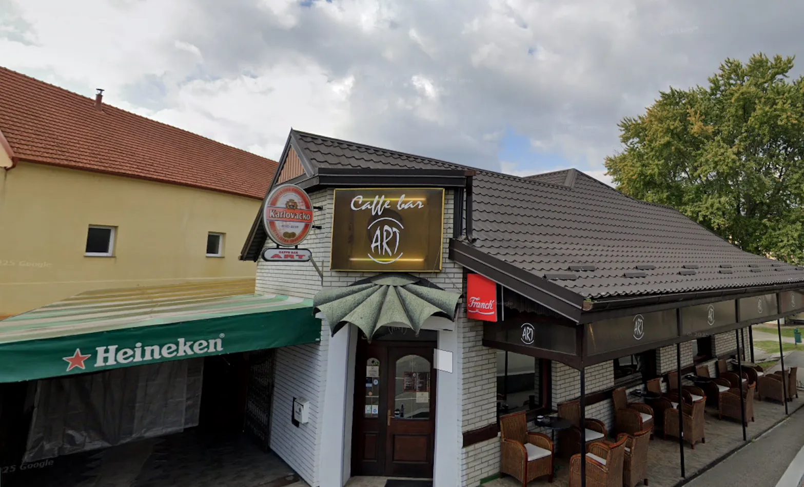 Kuća s uhodanim kafićem i dva stana – Mursko Središće