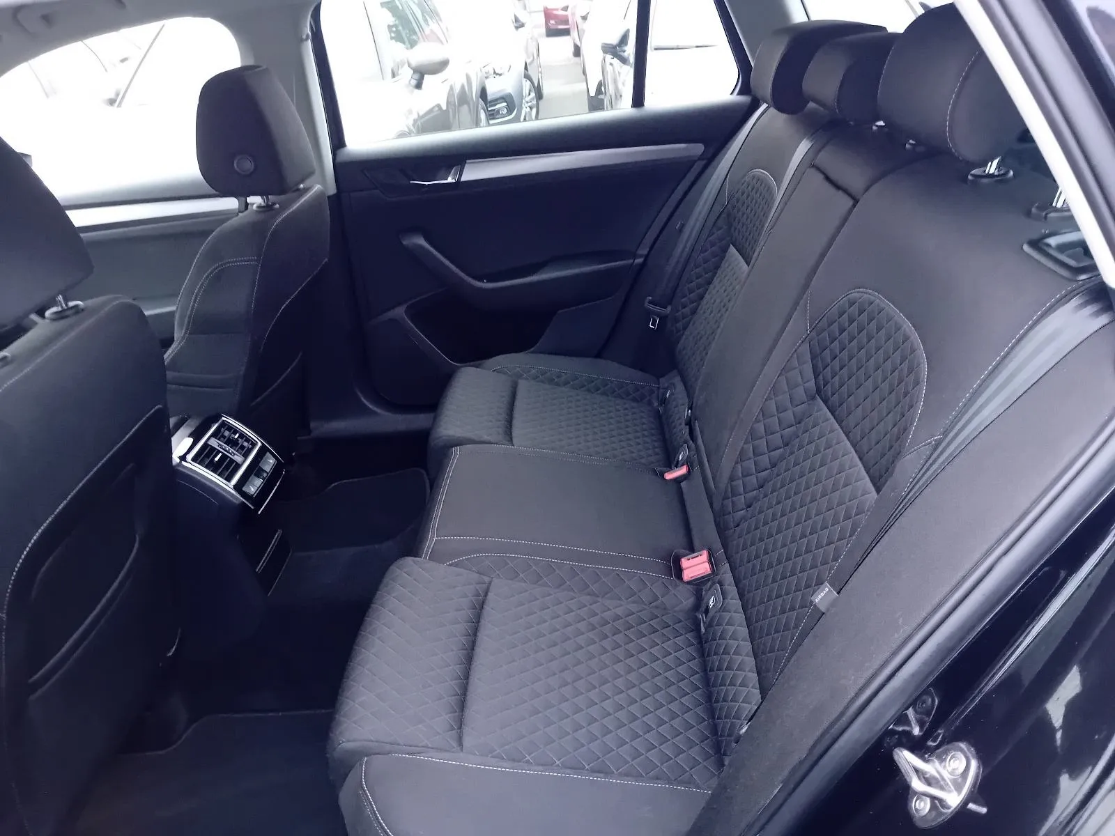 škoda superb combi 2,0 tdi ,do 2 godine jamstva,u sustavu pdv-a. - slika 8