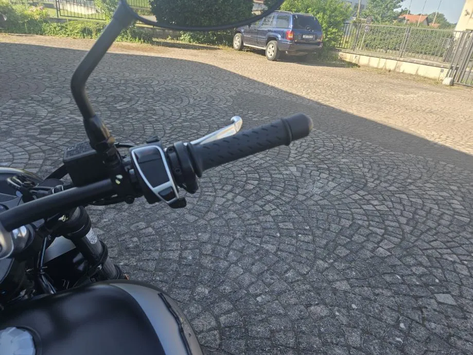 moto guzzi v9 bobber abs, s garancijom, 2021 god. - slika 9