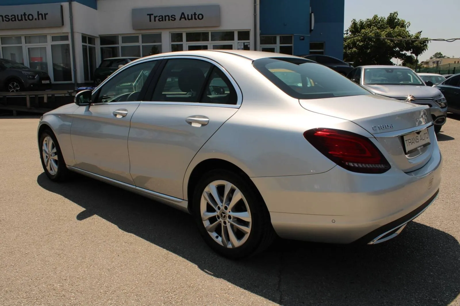 mercedes-benz klasa c 180d *led, navigacija, kamera* - slika 16