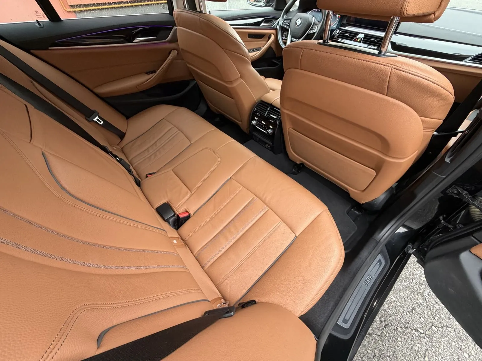 bmw serija 5 530d automatik•2023.g.•laser•kamera•leasing - slika 21
