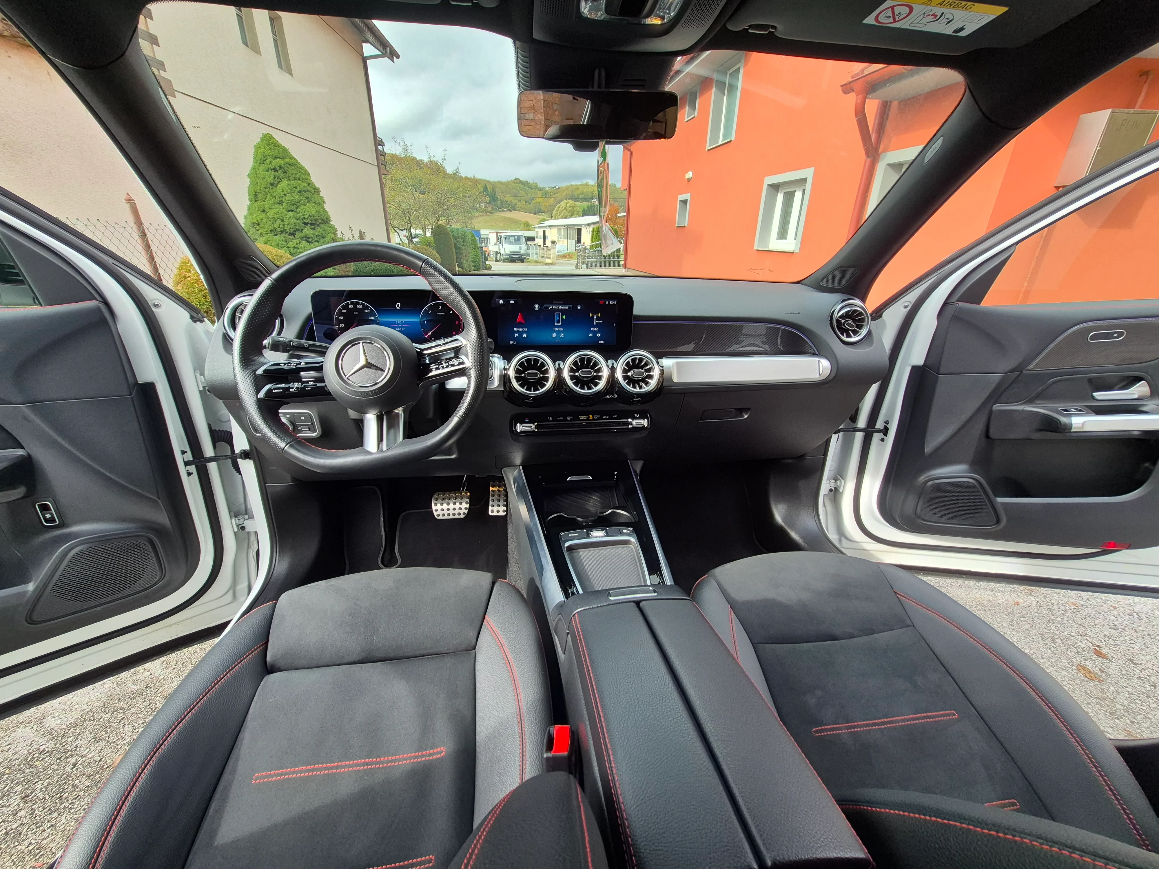 mercedes glb 200d-amg - slika 13