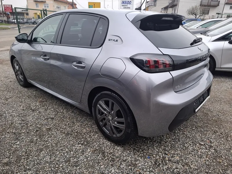 peugeot 208 1,2 puretech*style*100ks*klima*tempomat* - slika 8