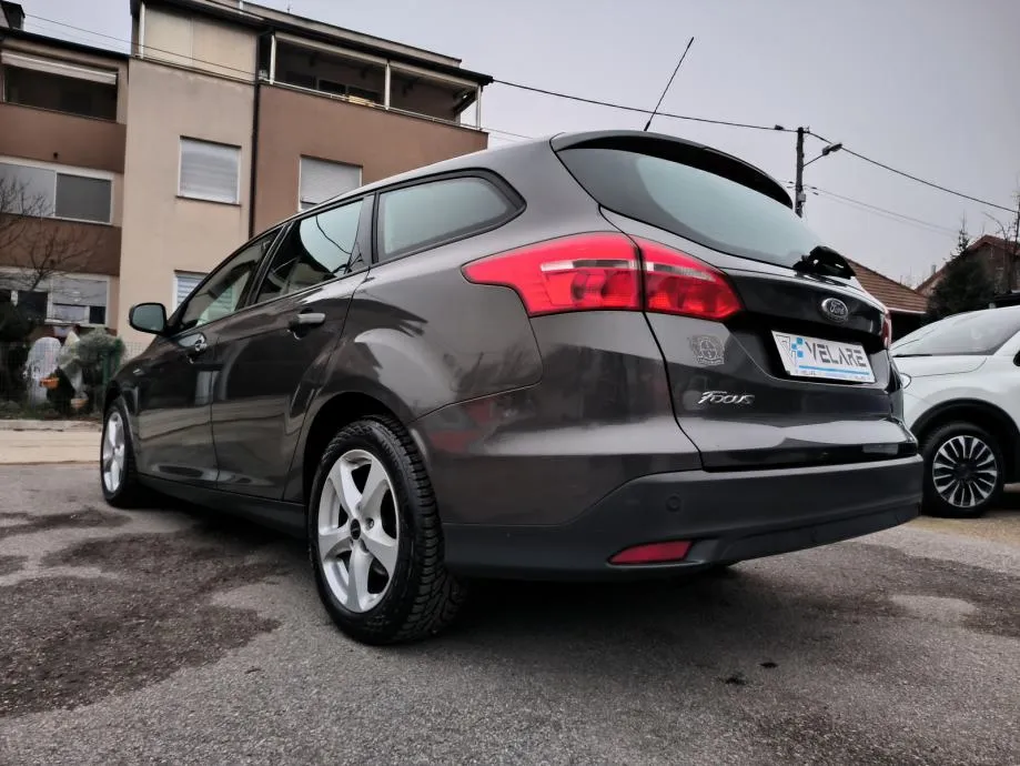 ford focus 1.5 tdci 105 ks, v. servis, jamstvo, reg. 1 godinu - slika 6