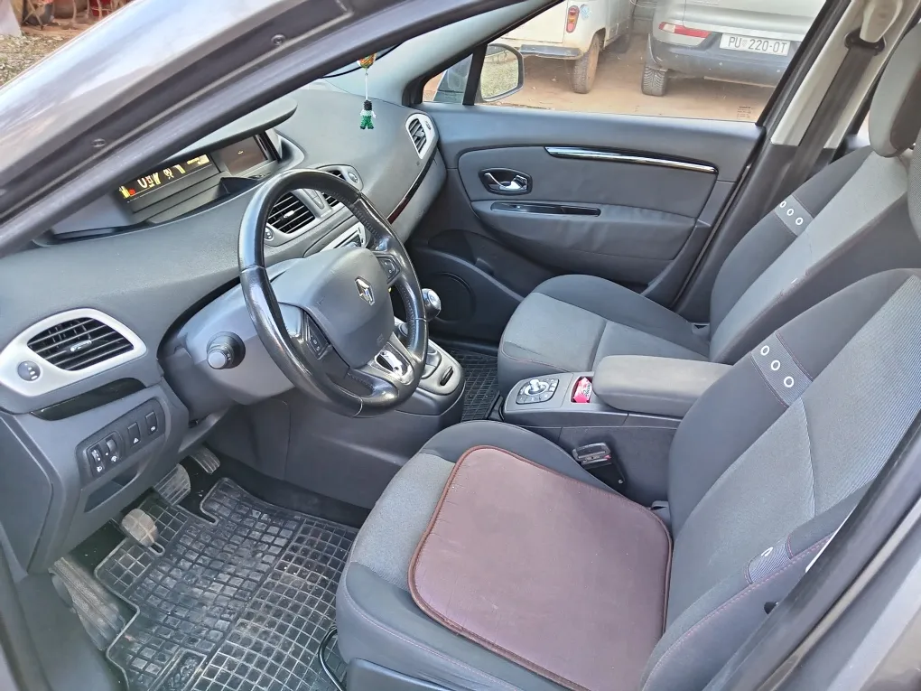 prodajem renault megane scenic - slika 4