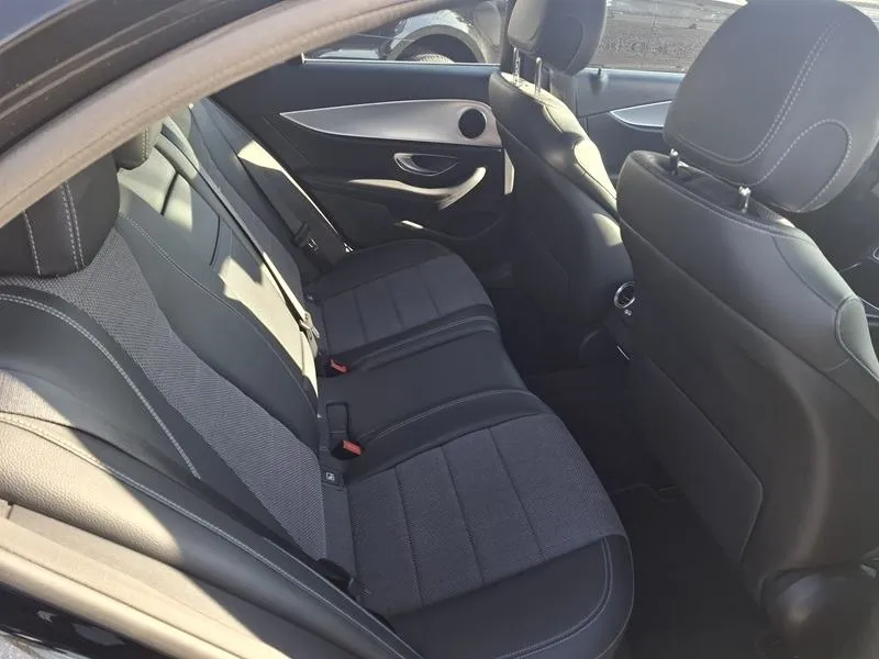 mercedes-benz e-klasa 300 d*245ks*climatronic*navigacija*park.kamera* - slika 17