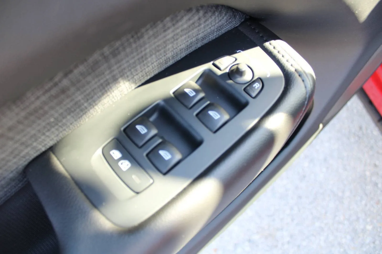 volvo xc60 b4 2.0d automatik *led, navigacija, kamera* - slika 15
