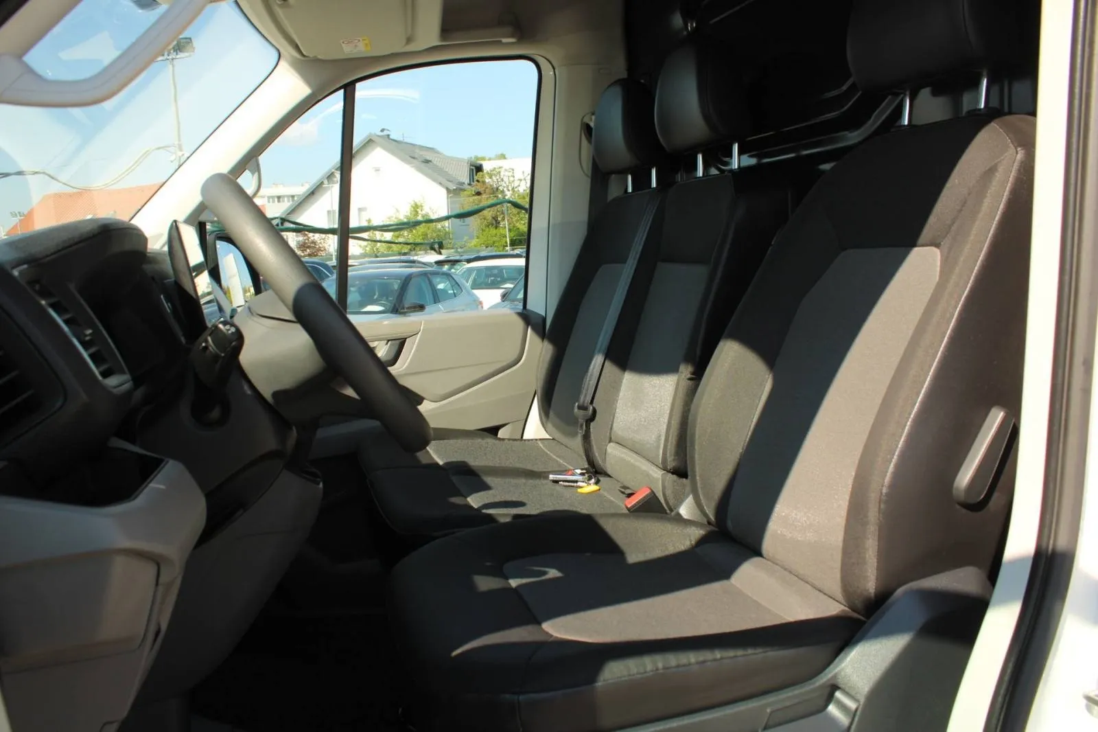 vw crafter 2.0 tdi l3h3 140ks *kamera*, 2024 god. - slika 8