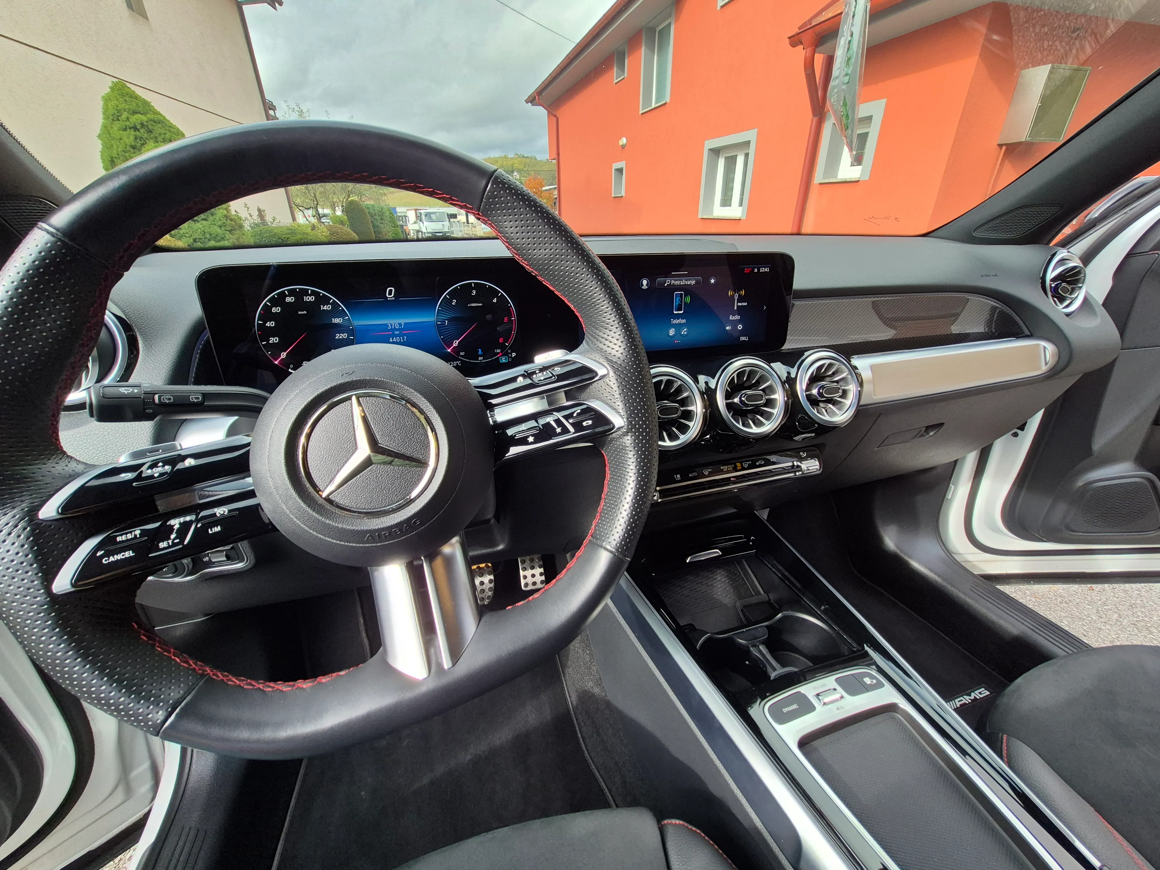mercedes glb 200d-amg - slika 14