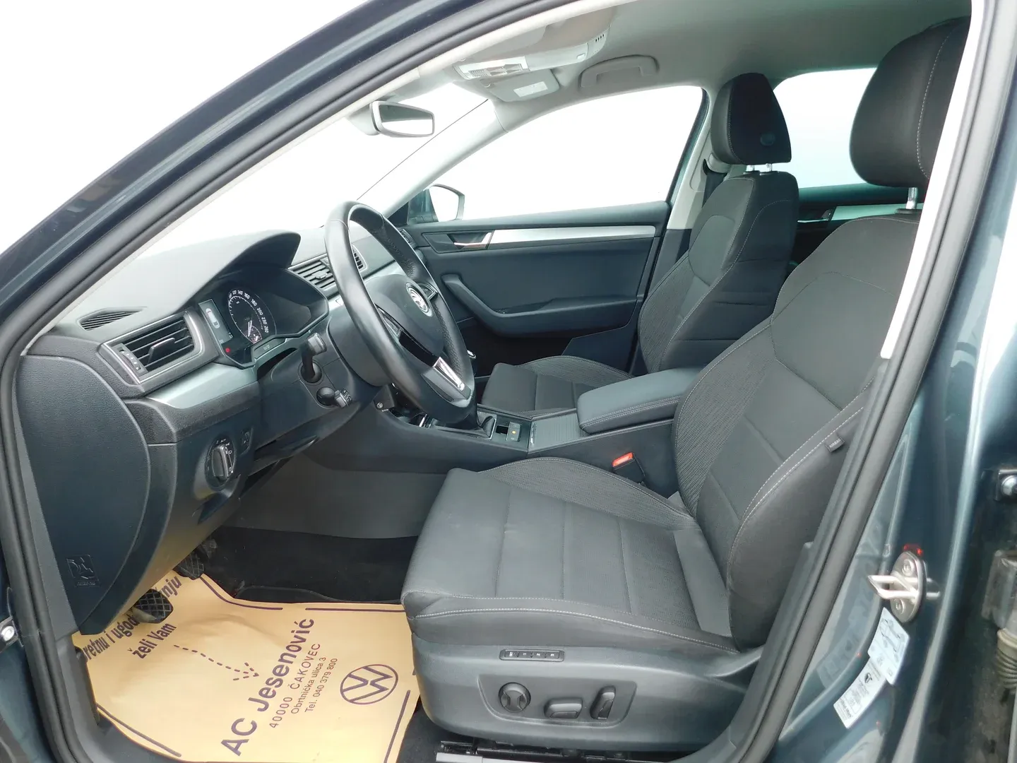 09322 škoda superb combi ambition 1.6 tdi - slika 8