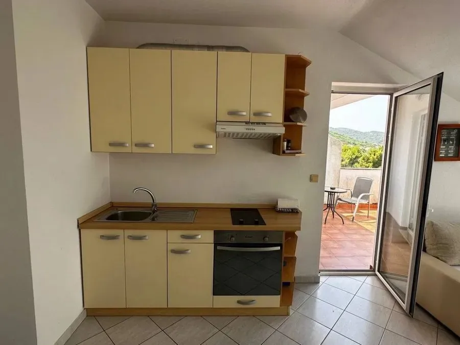 stan na prodaju - korčula - slika 15