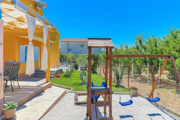 kuća s bazenom kaštel lukšić, 260.00 m2 (prodaja) - slika 6