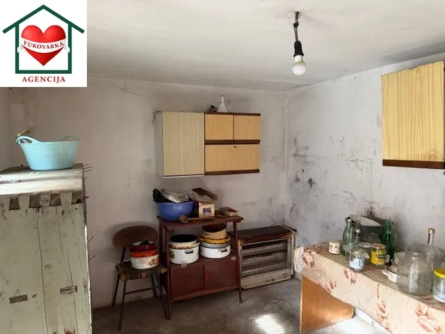 vukovar, sajmište 194 kuća 40m2 i 3 p.z. na ok. 1079 m2 - slika 14