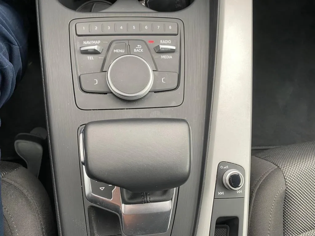 audi a4 avant 30 tdi, s-tronic, navi, kamera, 4xgarancija! - slika 19