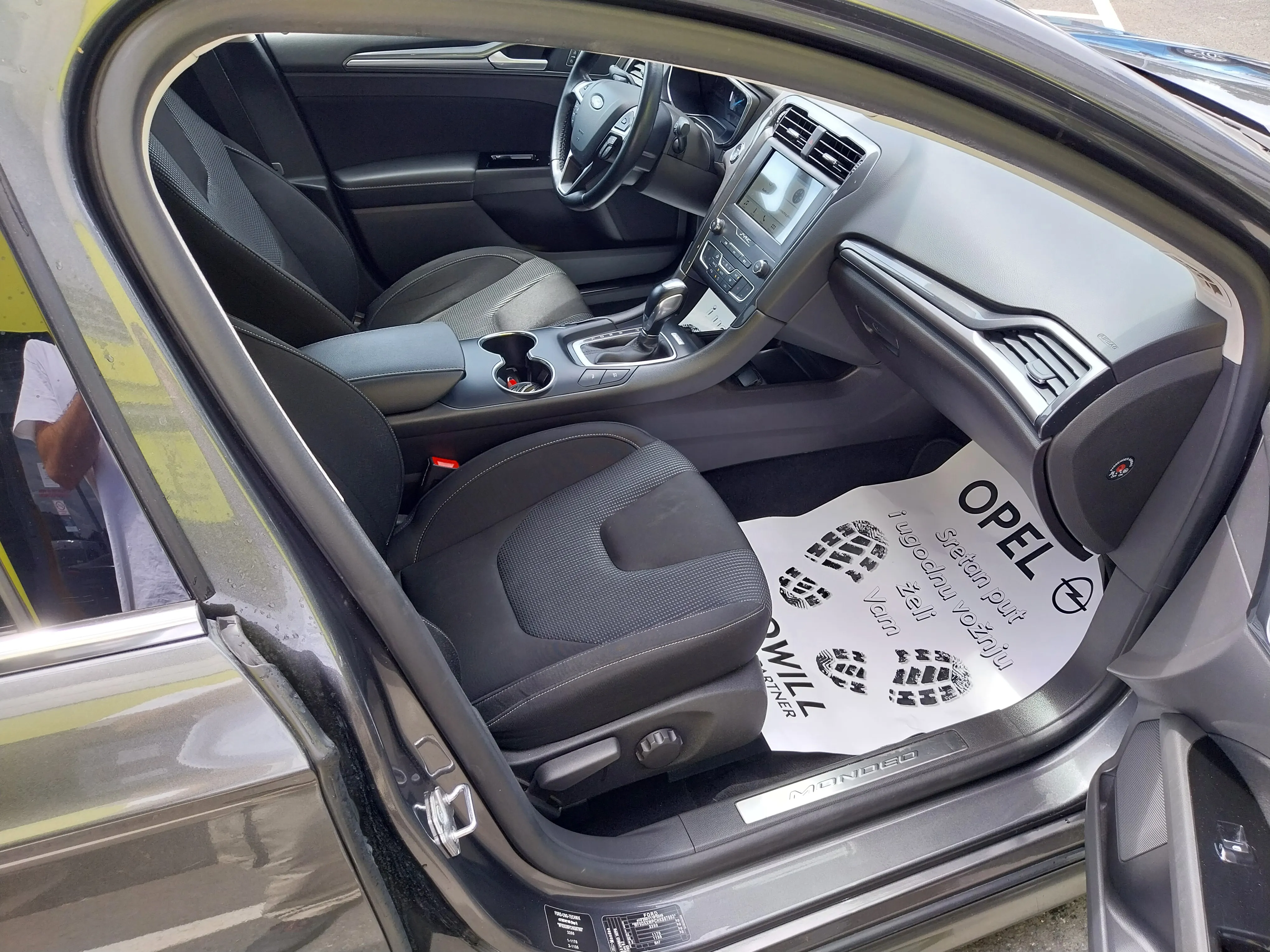 ford mondeo titanium hybrid - slika 10