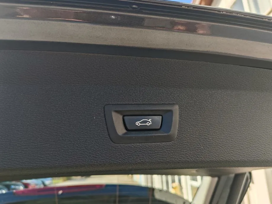 bmw x1 sdrive18d x line - slika 14