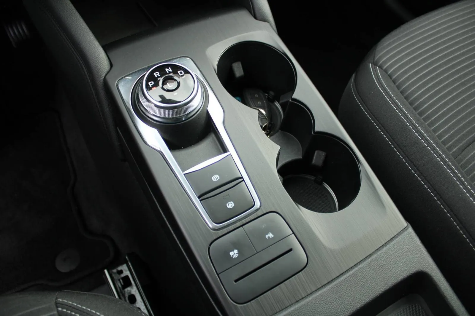 ford kuga 2.5 hybrid titanium automtik - slika 18