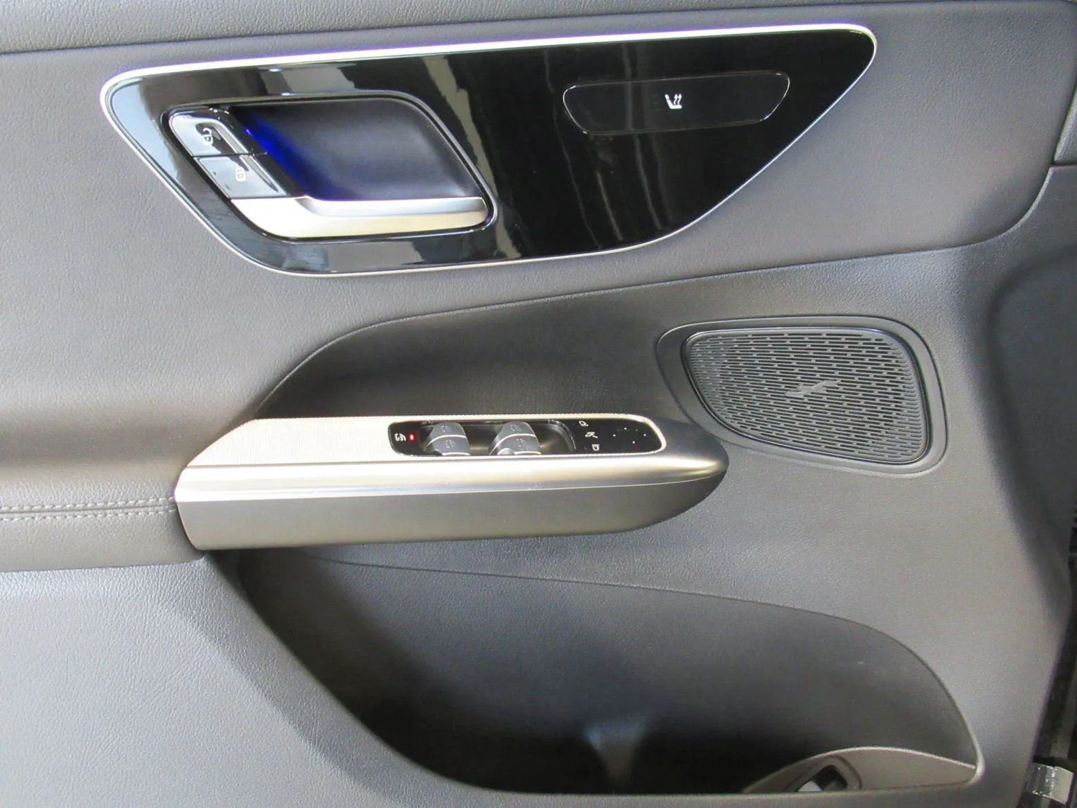 mercedes-benz glc 220 d 4matic avantgarde advanced plus - slika 16
