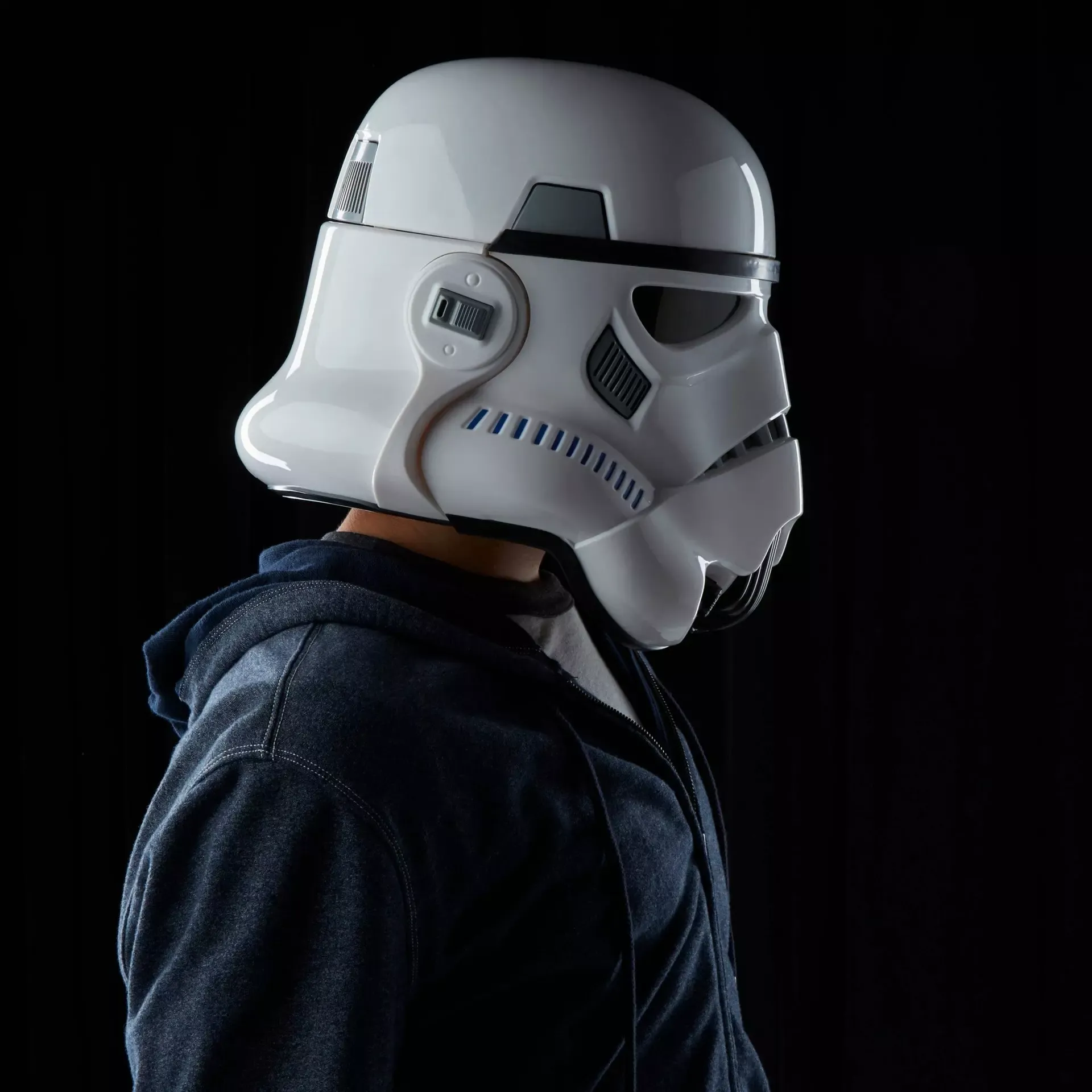 star wars: the black series – imperial stormtrooper electronic helmet - slika 5