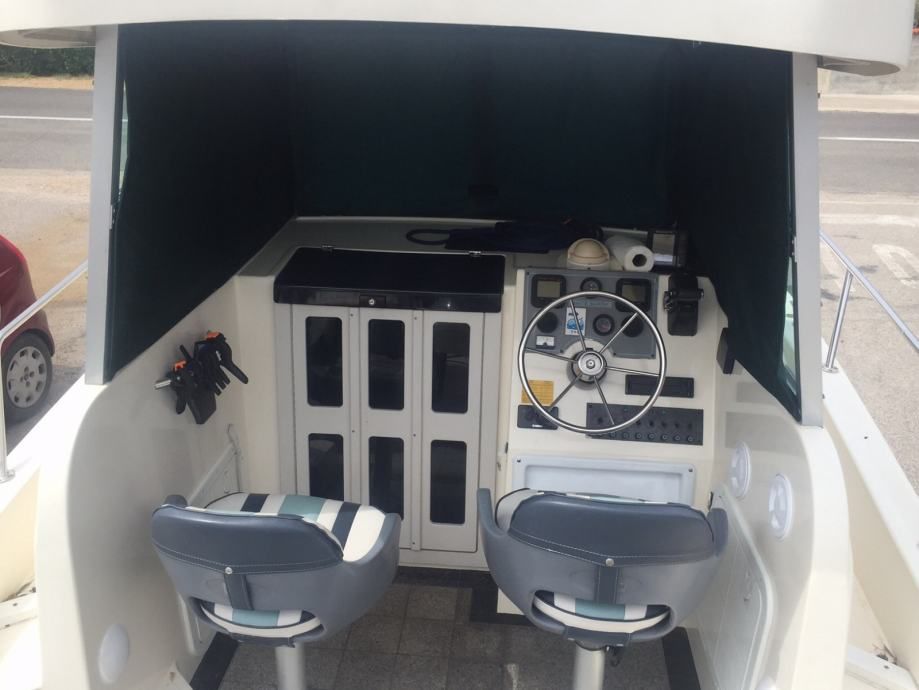 fisherman sa kabinom white sark 226 – moguca zamjena za veci - slika 4