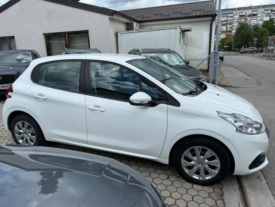 peugeot 208 1,5 bluehdi, navi, klima, tempomat, 4x garancija!!! - slika 9