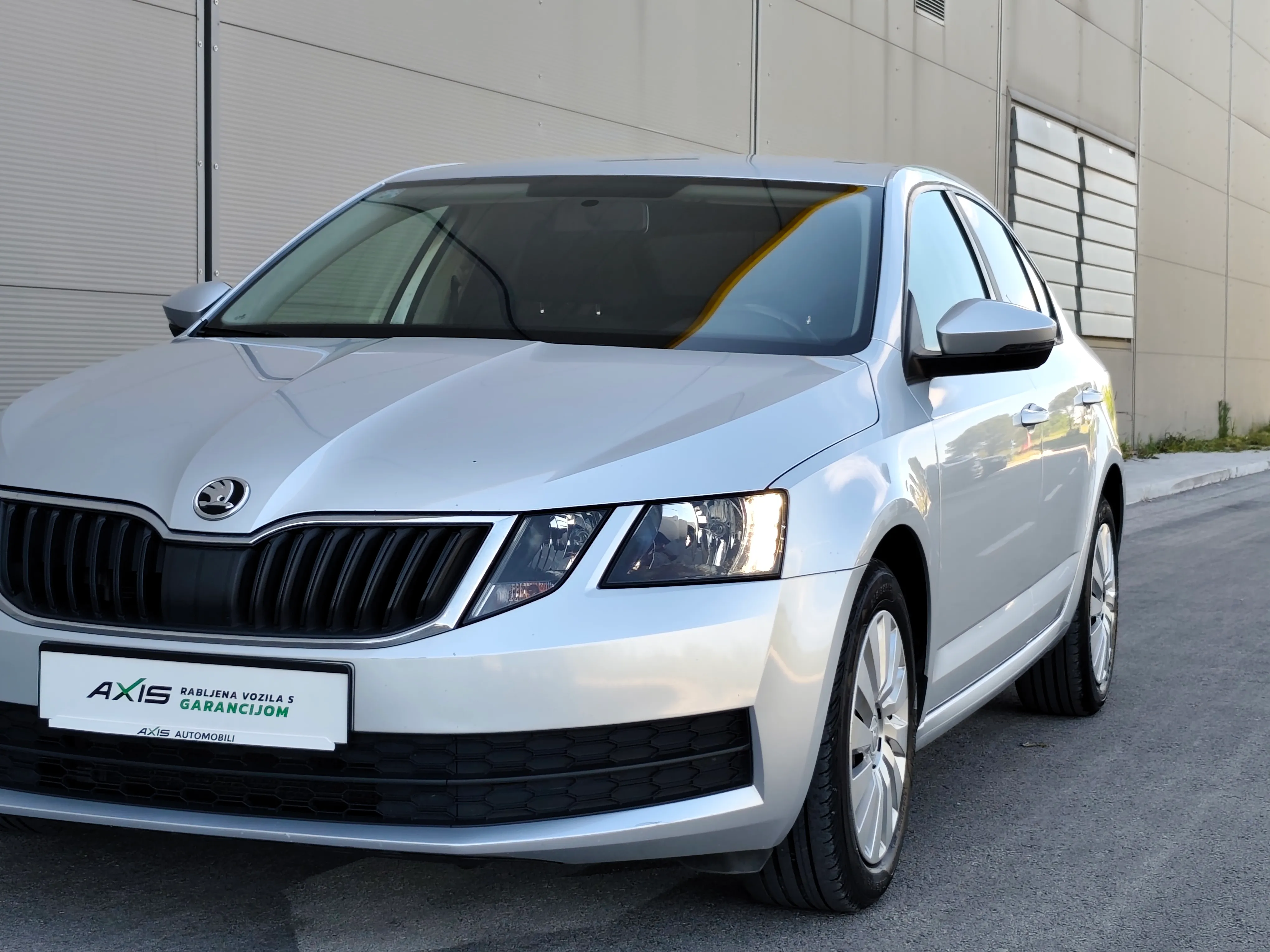 škoda octavia 1,6 tdi simply |hr auto |veliki servsi |odlično stanje - slika 3