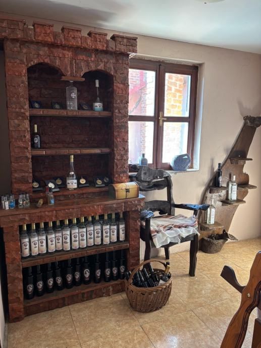 poslovna zgrada: kneževi vinogradi, destilerija i kušaona, 2500 m2 - slika 7