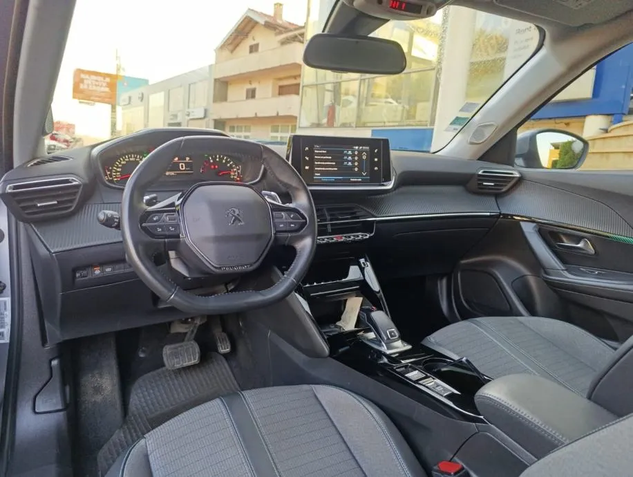 peugeot 2008 1,2 puretech - slika 6