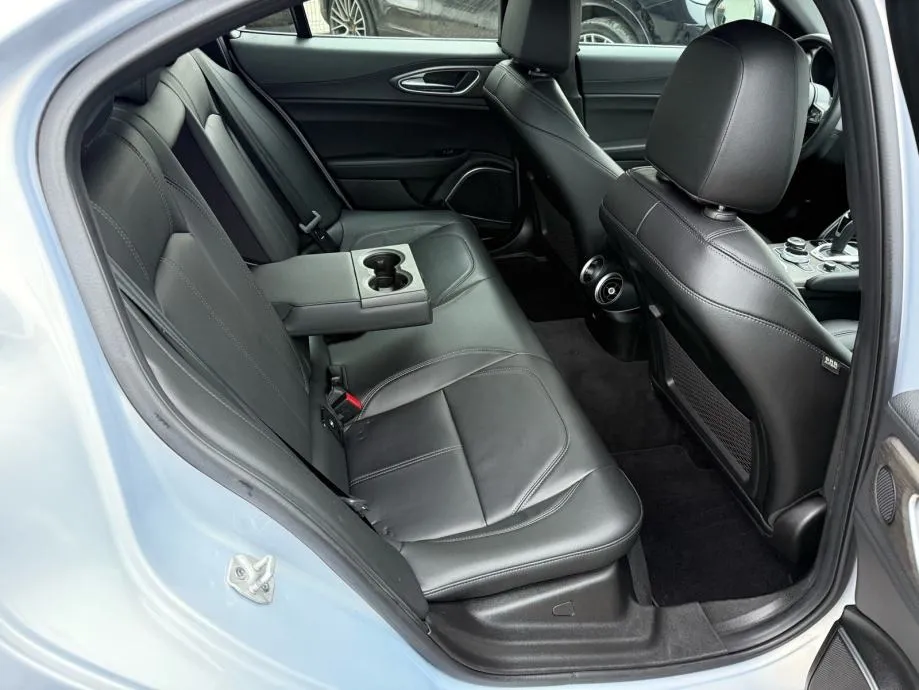 alfa giulia 2.2d automatik ti q4 210ks velika navi°kamera°koža°leasing - slika 18