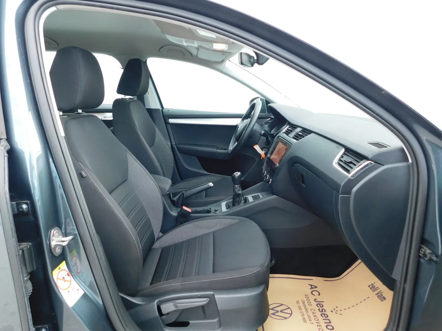 09325 škoda octavia combi ambition 1.6 tdi - slika 11