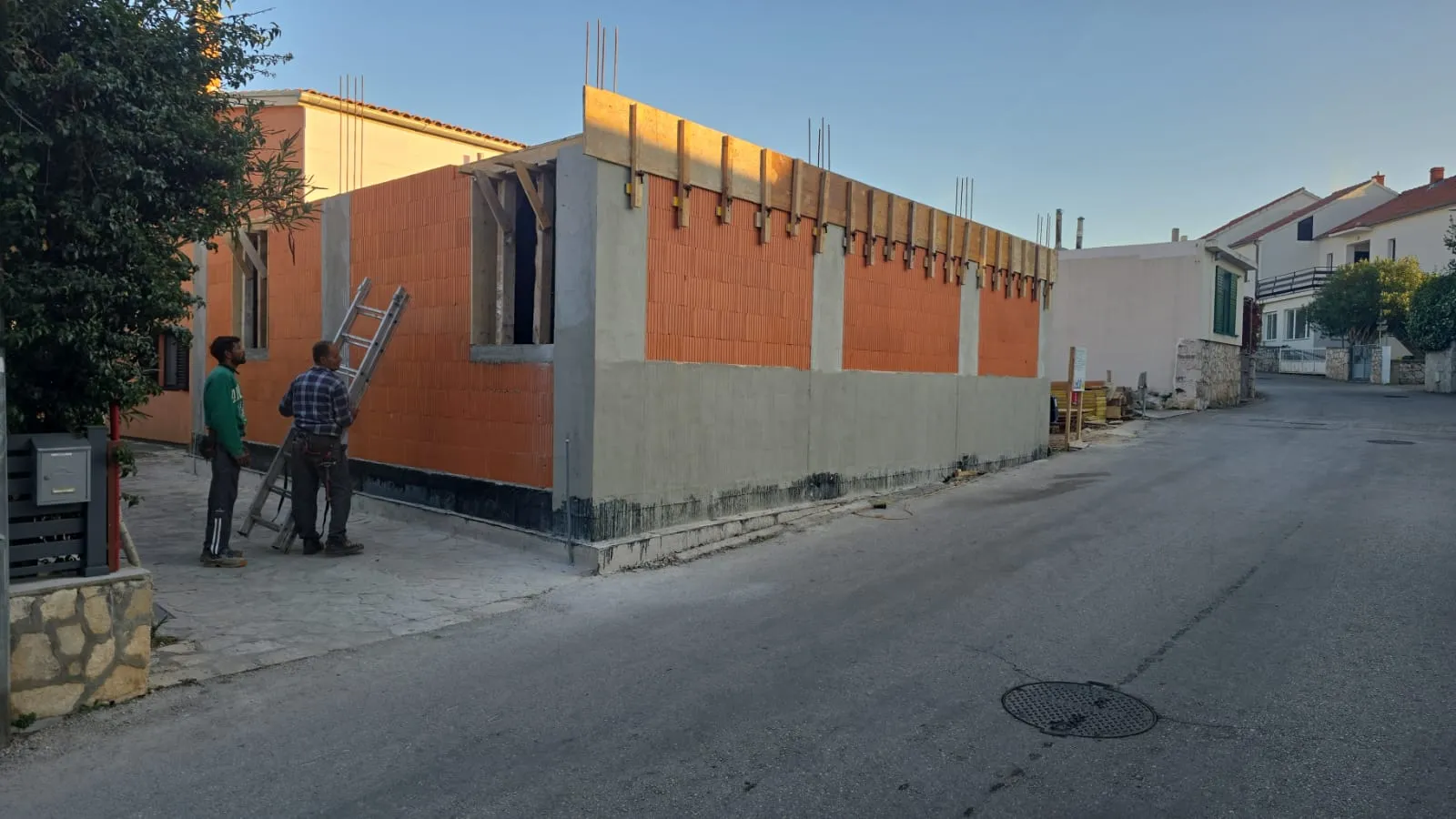 dvoetažni stanovi samo 70m od mora-murter - slika 10