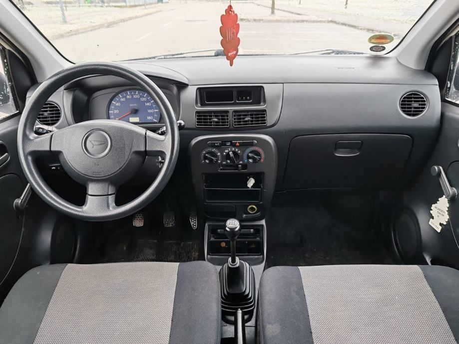 daihatsu cuore 1.0 benzin 2004 god reg 25.10 .2025 - slika 13