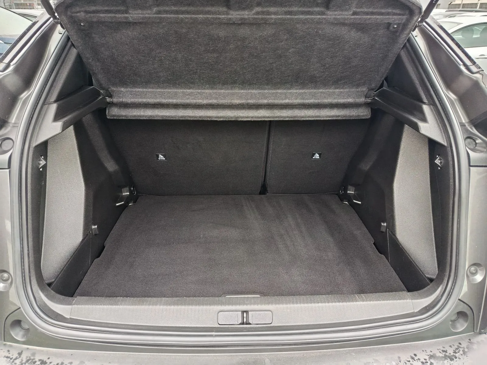 peugeot 2008 1,2 puretech automatik,jamstvo.leasing - slika 8
