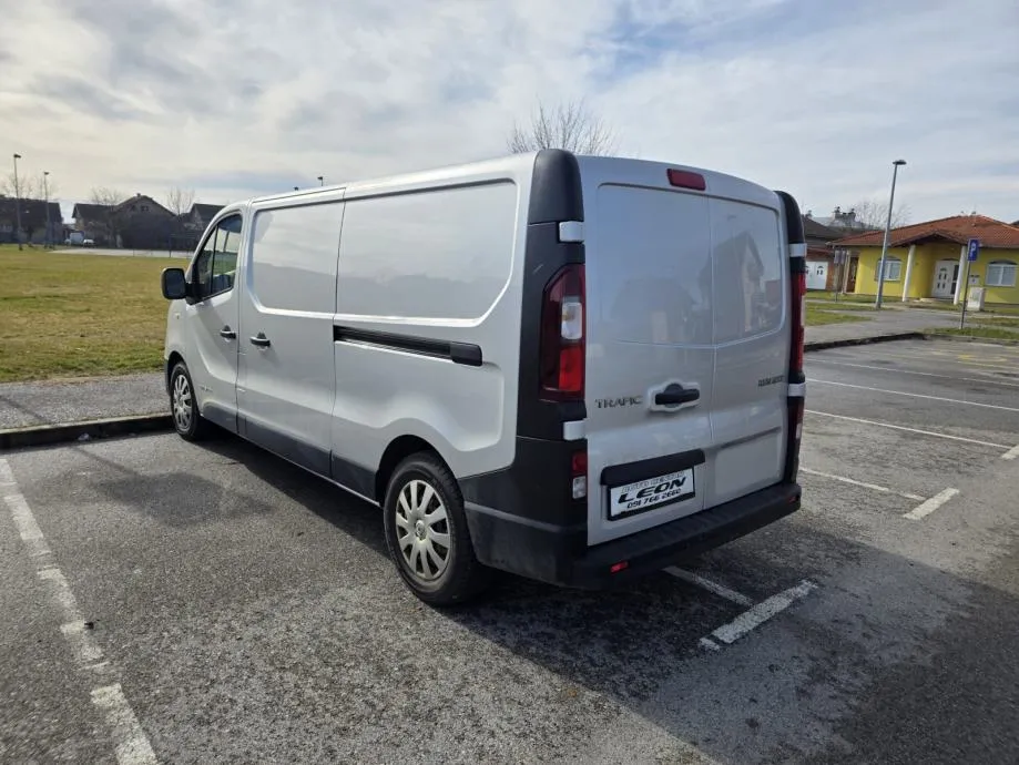 renault trafic . 1,6 dizel, 2018 godina, 189000 km, kartice 24/36 rata - slika 5