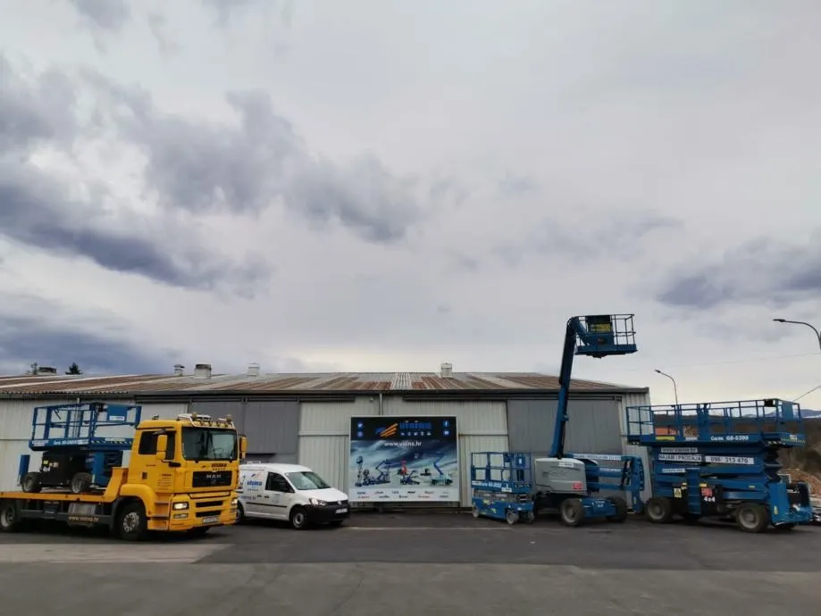 električni utovarivač xcmg sa kašikom 1 m3 - slika 9